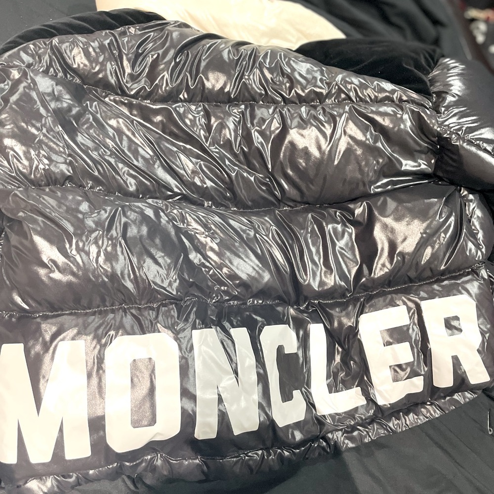 Moncler Chouelle Logo Lacque Down Puffer Coat